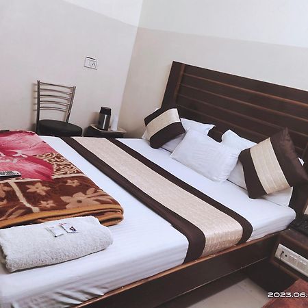 Hotel Diamond Ню Делхи Екстериор снимка