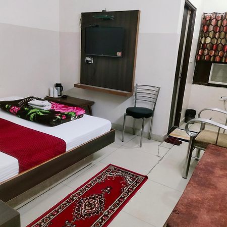 Hotel Diamond Ню Делхи Екстериор снимка